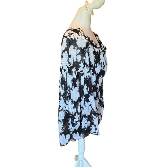 Lane Bryant Blouse Black White Floral Chiffon Pleated Lined Womens 26/28 NEW - Picture 3 of 12
